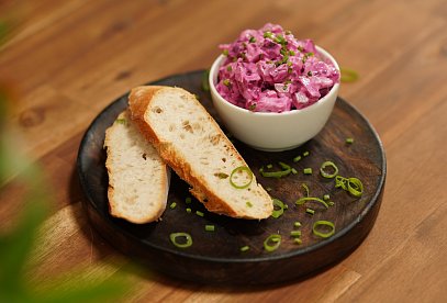 Simple Red Beetroot Salad with Pickles