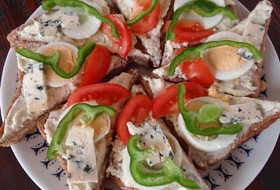 Jednoduchá pomazánka z Nivy (Easy Czech Blue Cheese Spread)