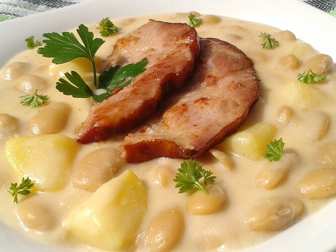 White Beans with Potatoes in Cream Sauce