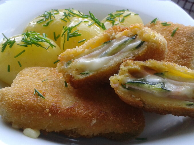 Fried Courgette Stuffed with Ham and Cheese