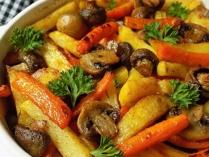 Barevné hranolky se žampiony z trouby