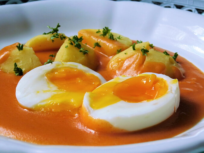 Srbská vejce (Serbian-Style Eggs in Tomato Sauce)