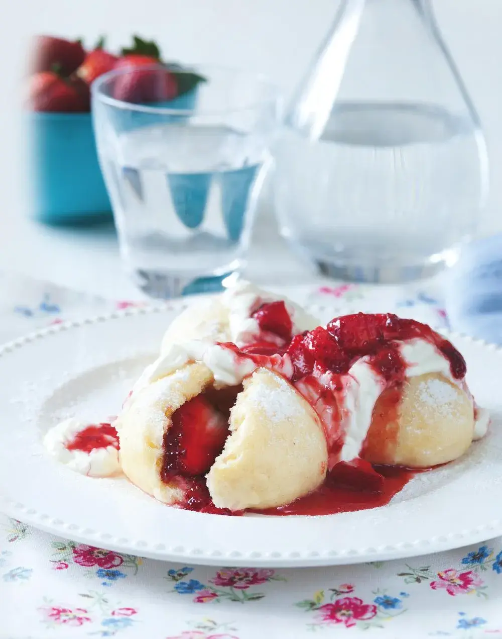 Steamed Strawberry Dumplings (Jahodové knedlíky)