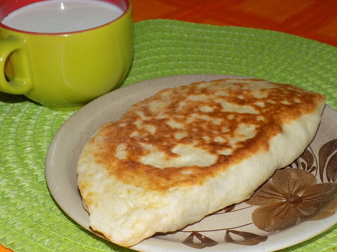Zemplínske plnené placky (Zemplín-style Stuffed Flatbreads with Cheese and Quark)