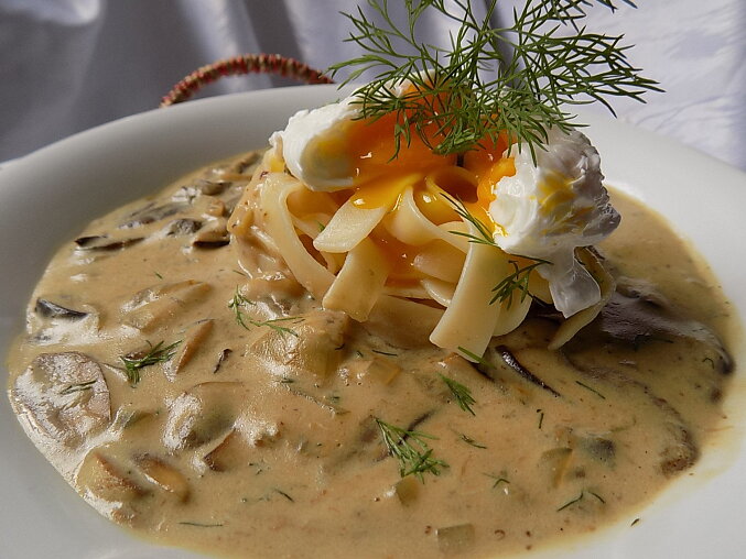 Houby na kyselo se smetanou (Czech Mushrooms in Sour Cream Sauce)