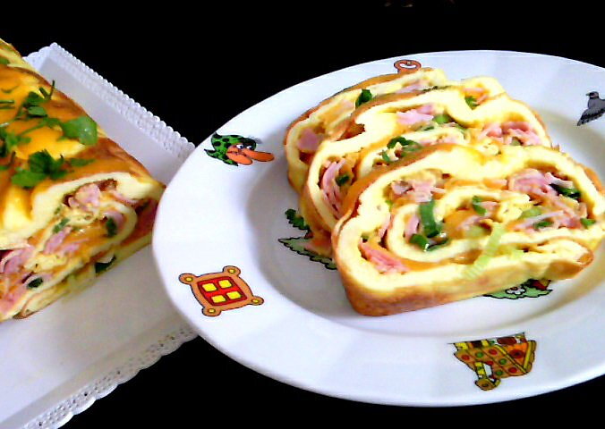 Egg Roll Filled with Ham and Cheese