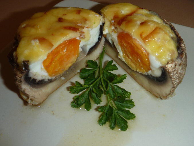 Baked Mushrooms Stuffed with Eggs