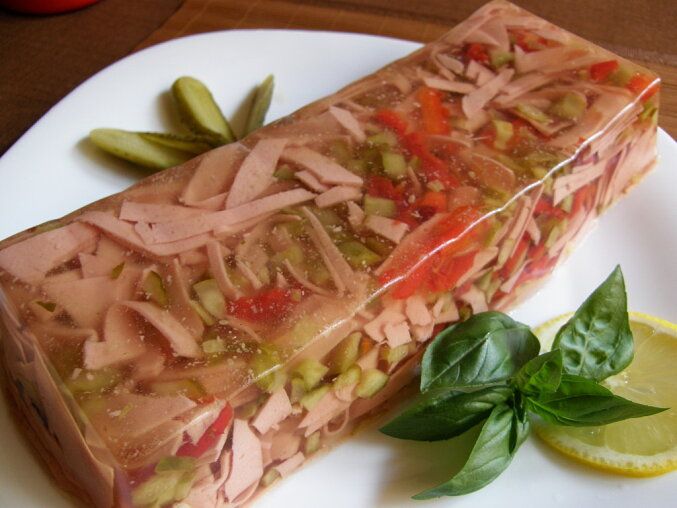 Salámový aspik (Czech Salami Aspic)