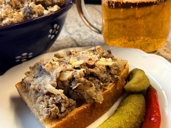 Jitrnicový rozpek (Czech Sausage Scramble with Onion and Eggs)