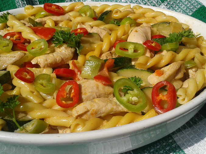 Spicy Chicken Pieces with Vegetables and Pasta