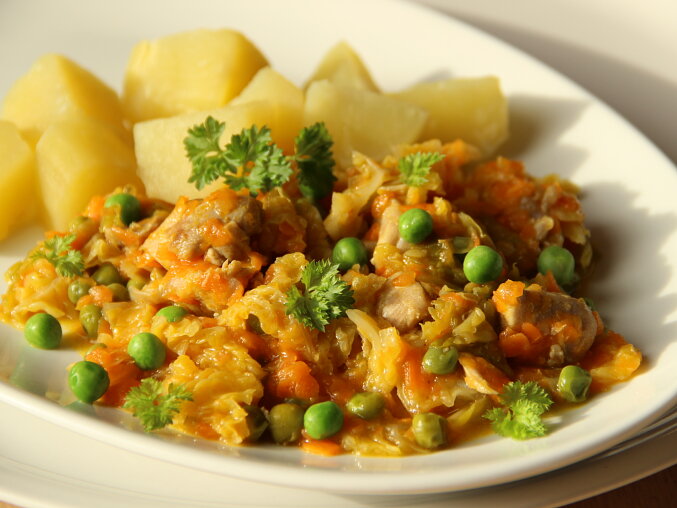 Braised Chicken with Carrots and Kale