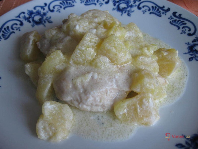 Chicken with Apples and Sour Cream
