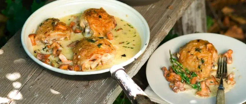 Chicken Breasts with Chanterelles in Port Wine Sauce