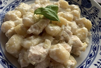 Zapečené gnocchi s kuřecím masem a smetanou