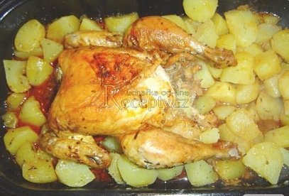 Pečené kuře s bramborami v troubě