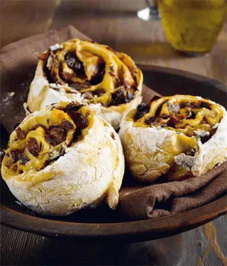 Bread Snails with Onion Filling