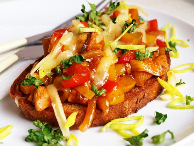 Piquant Chicken on Toast