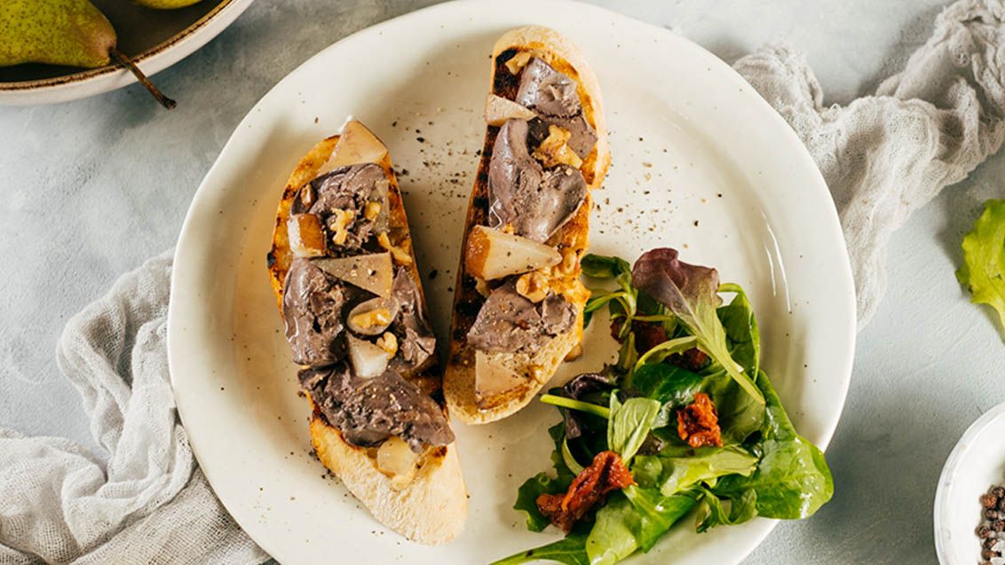 Chicken Liver with Pears and Walnuts