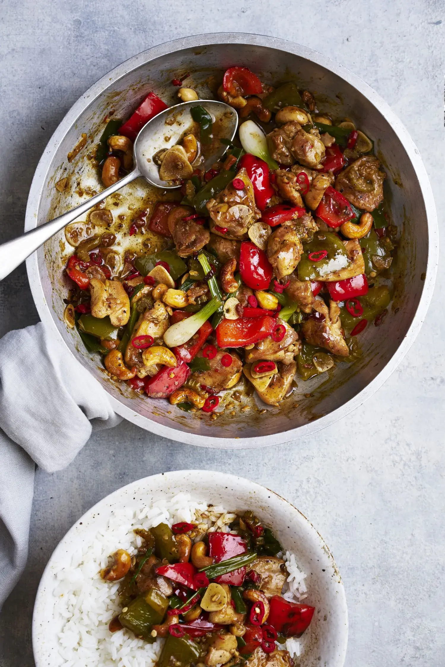 Kuřecí kung pao s kešú a čerstvými chilli papričkami