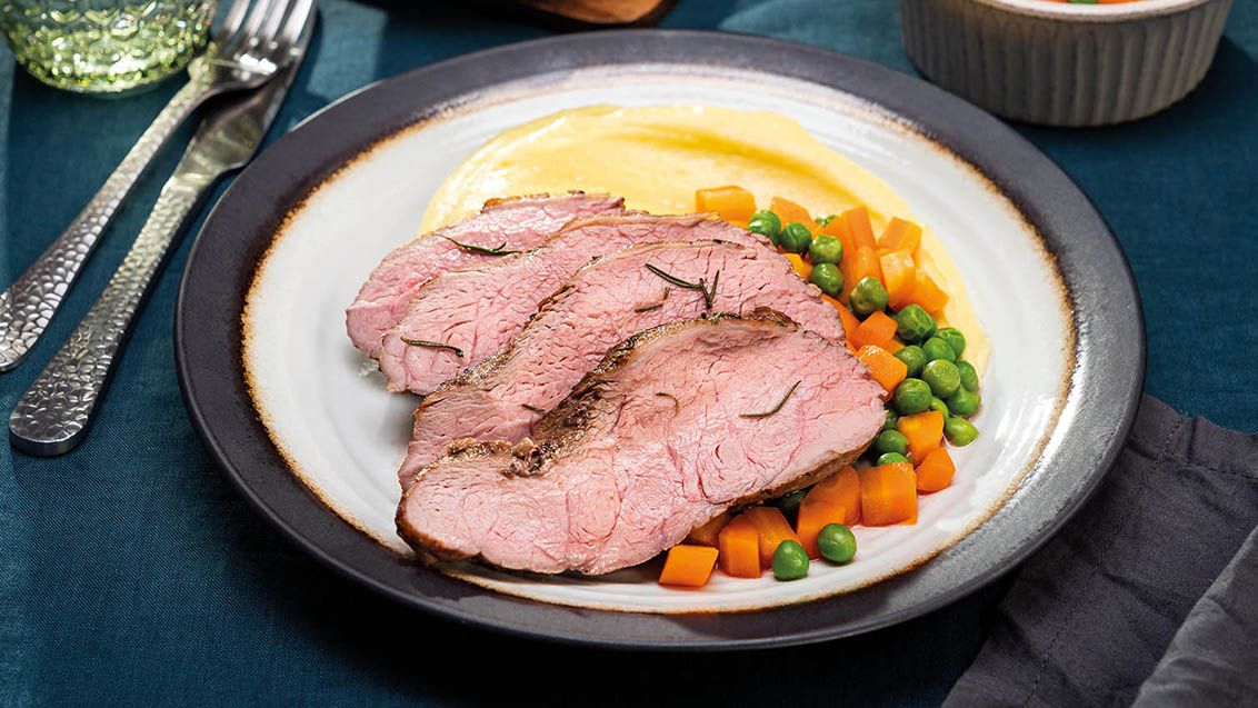Roast Veal Shank with Mashed Potatoes, Peas and Carrots