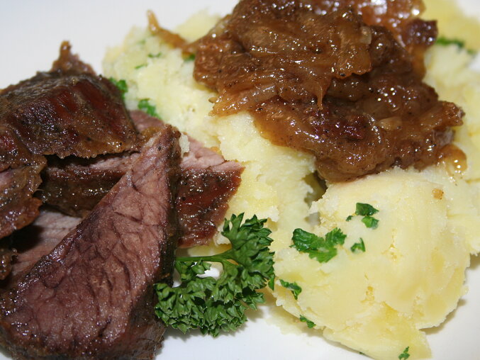 Peppered Beef with Stewed Onions