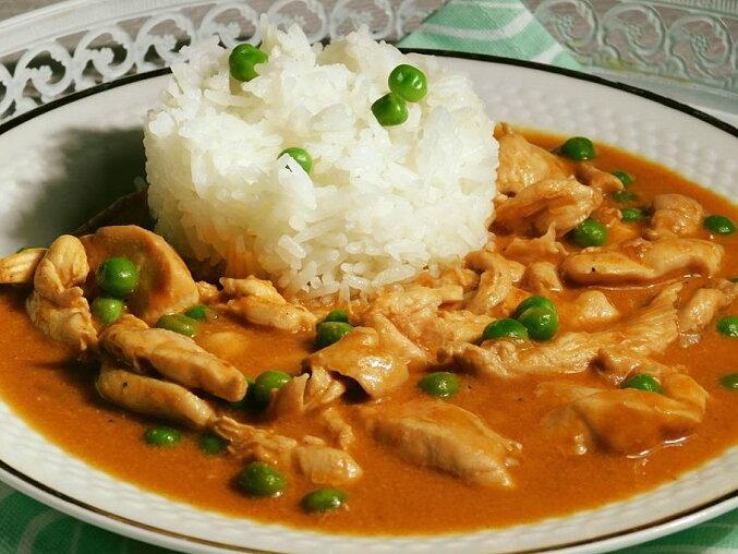 Chicken Strips in Tomato and Cream Sauce with Peas