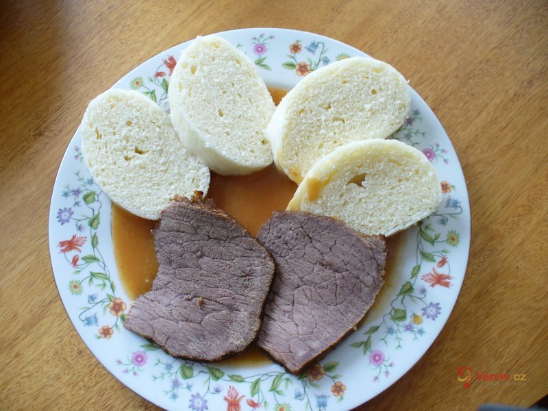 Dušené hovězí na šípkové omáčce