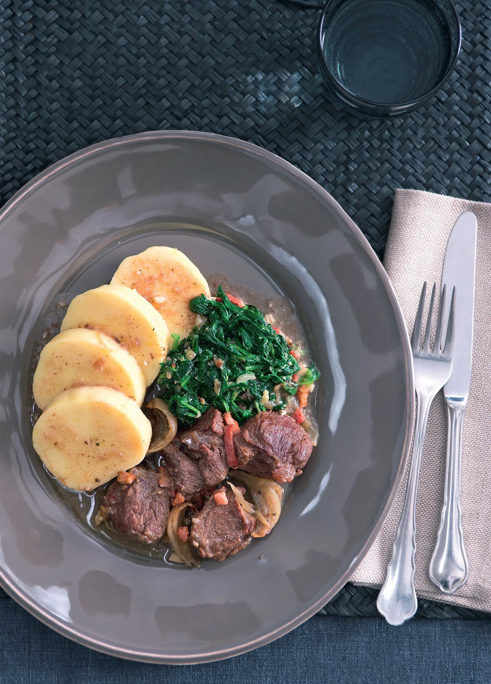 Beef with Garlic and Spinach