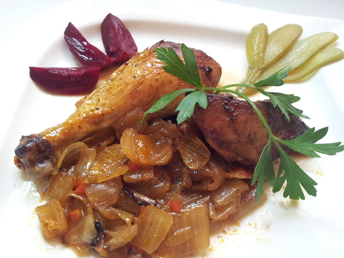 Mhamar Chicken with Onions