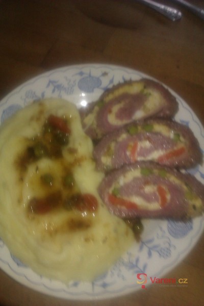Minced Meat Roll with Vegetables