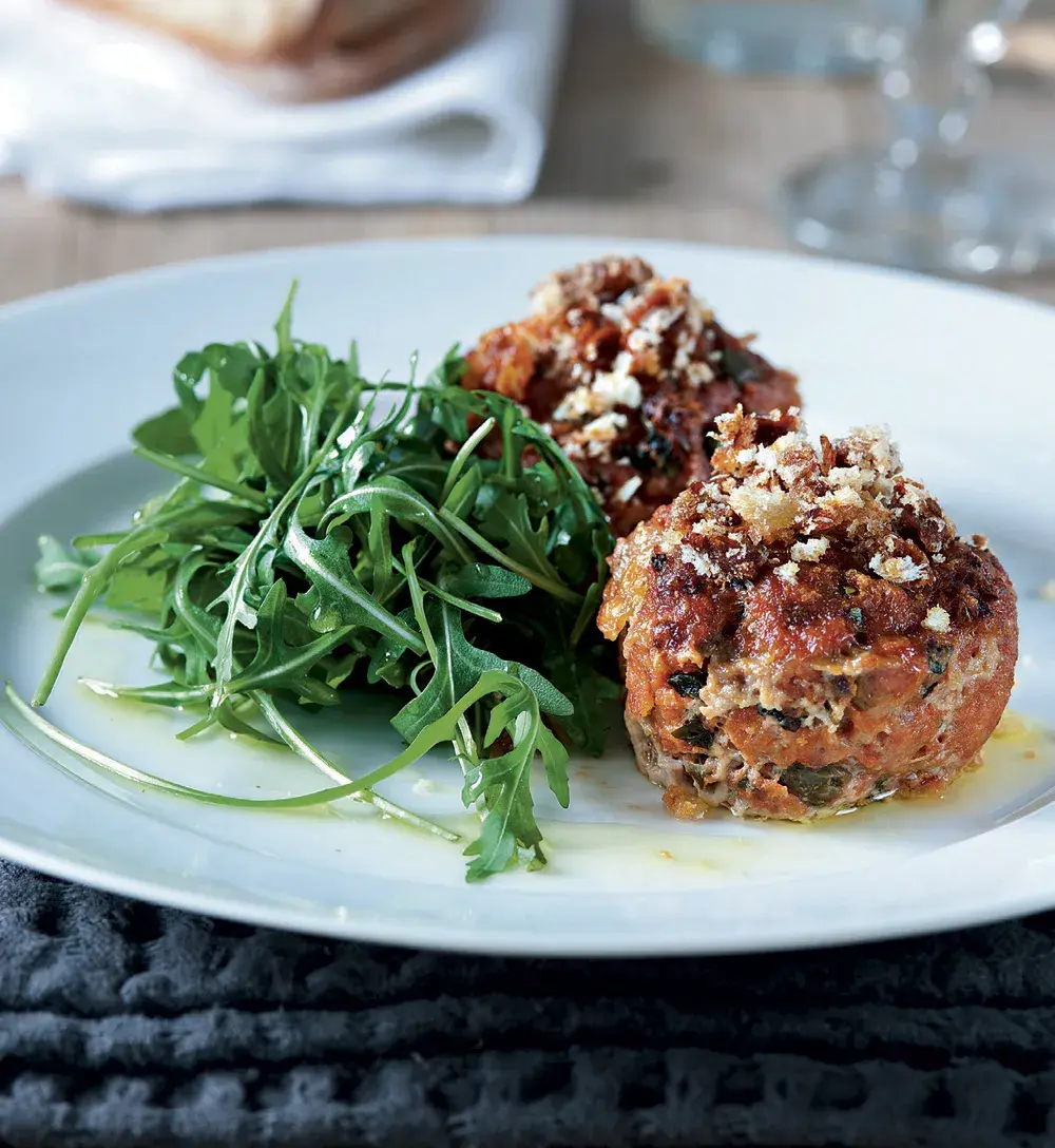 Minced Meat Muffins with a Parmesan Crust