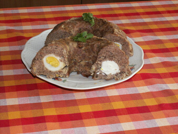 Minced Meat Ring with Thyme