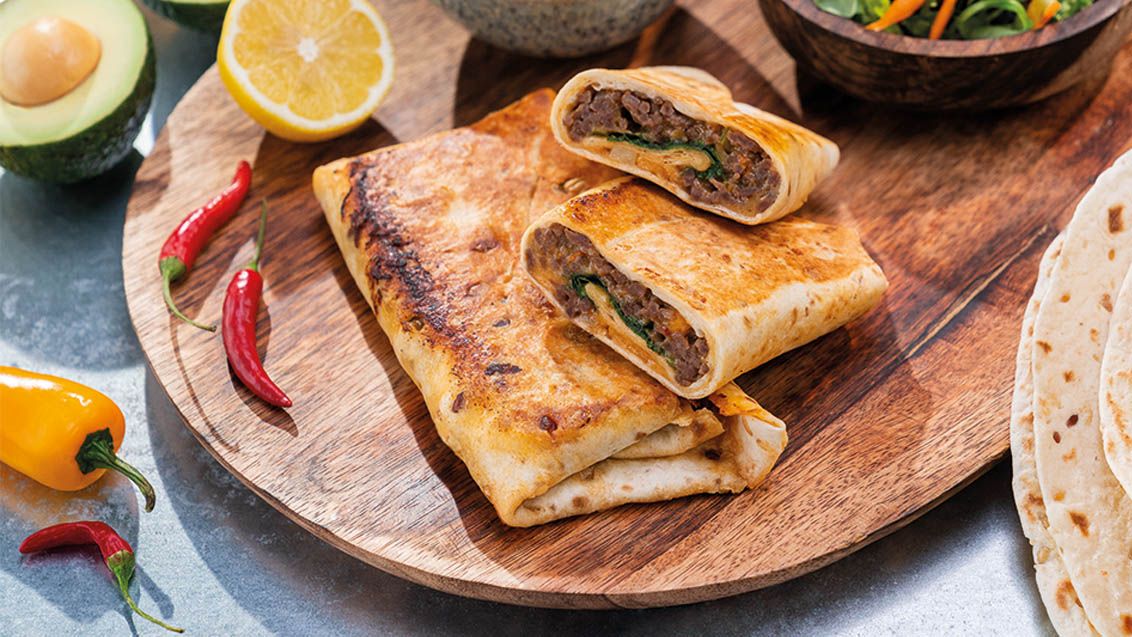 Baked Tortillas Stuffed with Minced Beef and Avocado Dip