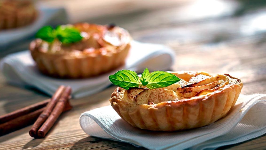 Apple Cups in Puff Pastry