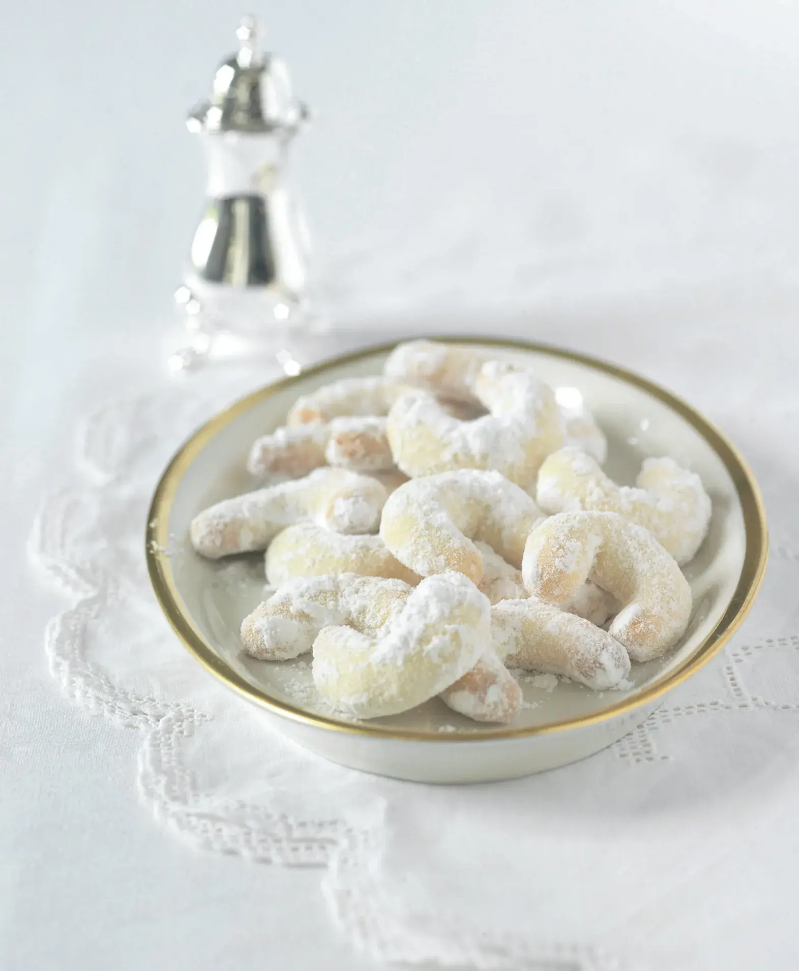 Almond Vanilla Crescent Cookies