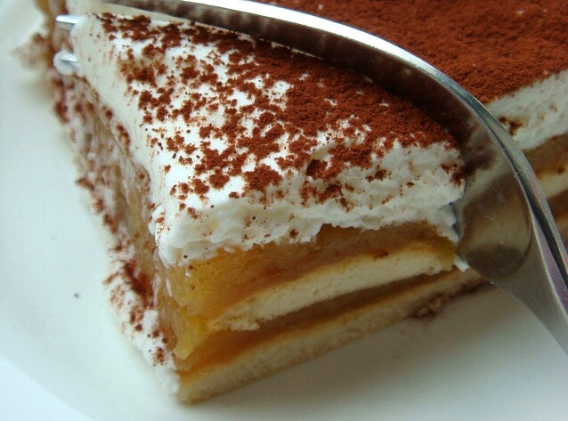 No-Bake Apple Cake with Pudding and Biscuits
