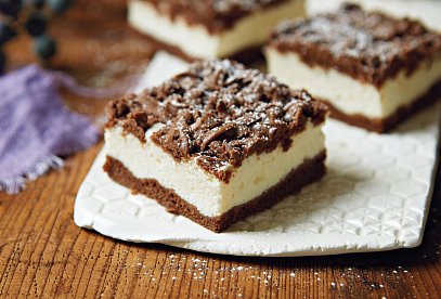 Grated Cocoa Cake with Quark Filling