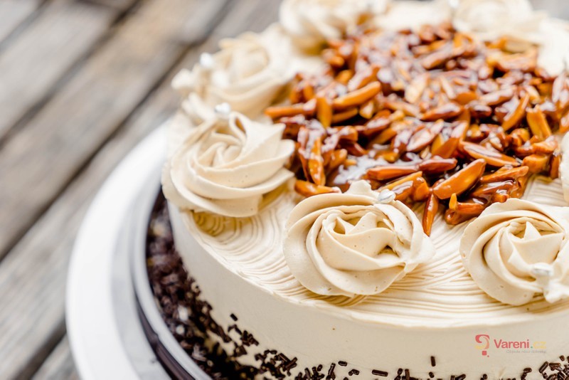 Basic Buttercream for Cookies and Cakes