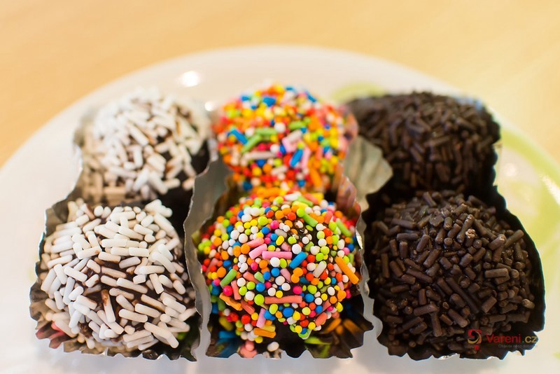 No-Bake Chocolate and Pineapple Balls
