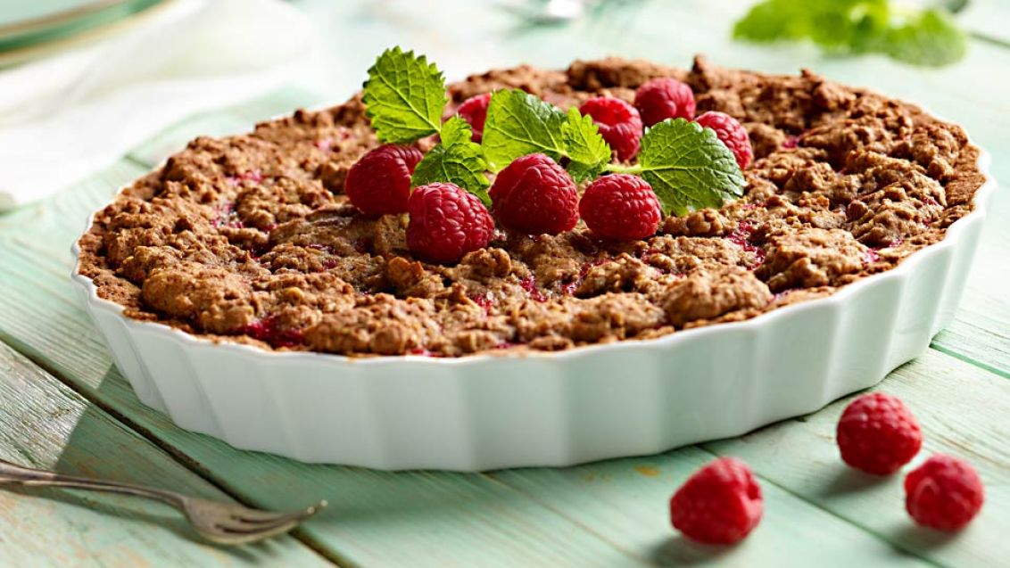 Crisp Wheat Flake Cake with Raspberries