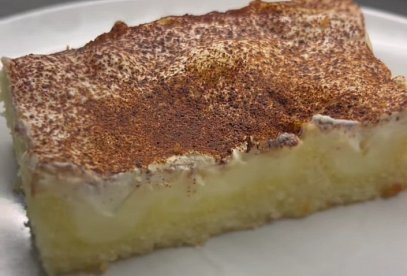 Buchta with Pudding and Sour Cream (Czech Pudding Cake)
