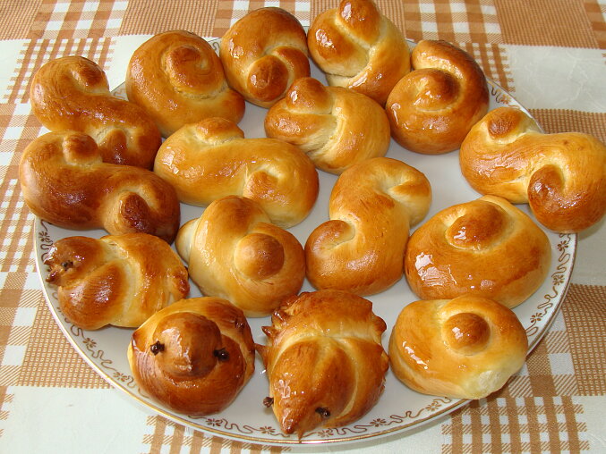 Traditional Czech Easter Sweet Rolls (Jidáše)