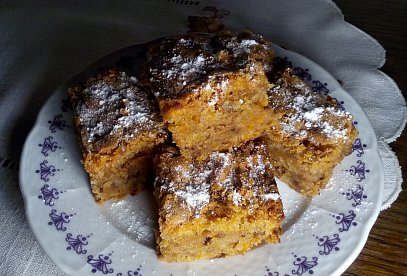 Šťavnatý mrkvový koláč s vlašskými ořechy