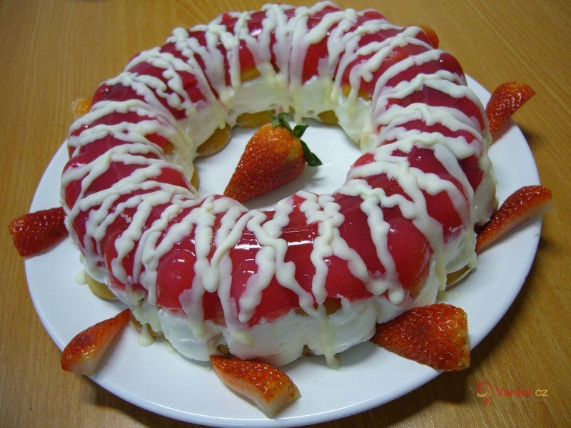 Chilled Sour Cream and Jelly Cake