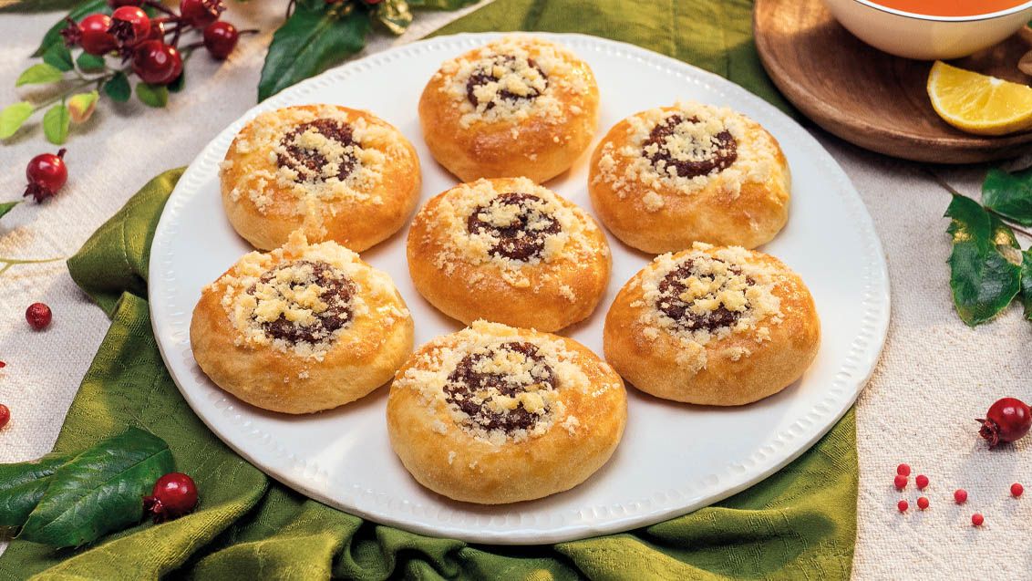 Yeast-Raised Czech Sweet Buns with Two Fillings