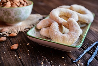 Quick Czech Vanilla Crescents