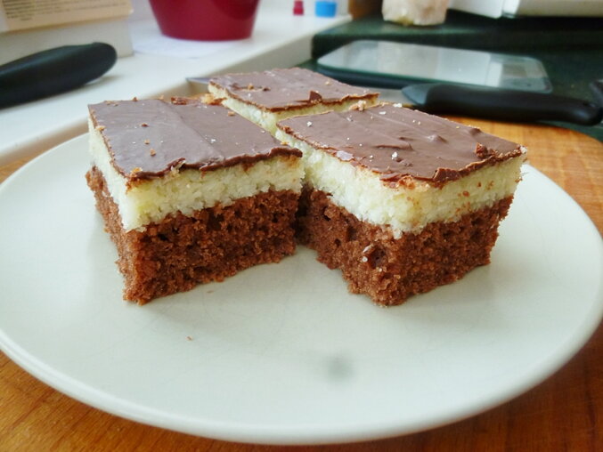 Bounty Mlska (Coconut and Chocolate Tray Bake)