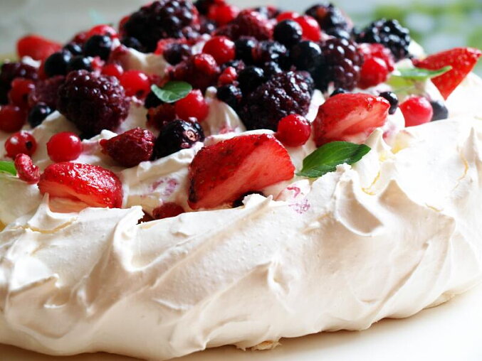 Pavlova Cake