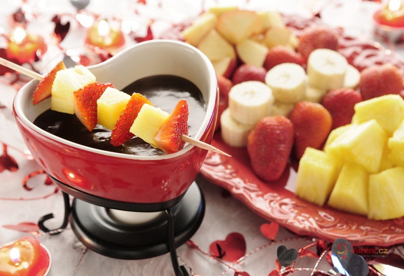 Ananasové fondue s čokoládovou omáčkou