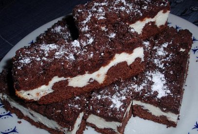 Cocoa Crumble Cake with Quark Filling